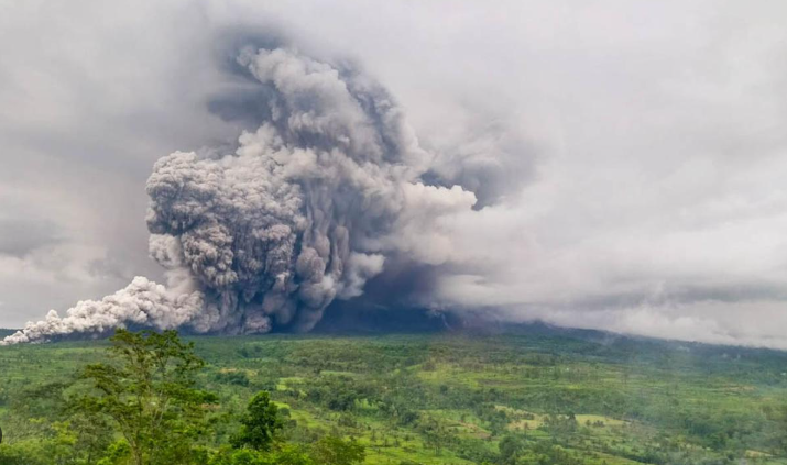 Gunung Semeru Naik Status Waspada